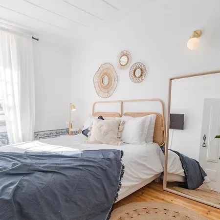 Casa Boma Lisboa - Typical And Spacious - Lapa Ii Lisbona