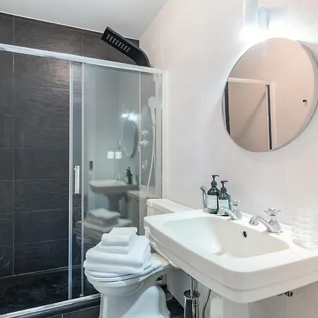 Casa Boma Lisboa - Typical And Spacious - Lapa Ii Appartamento